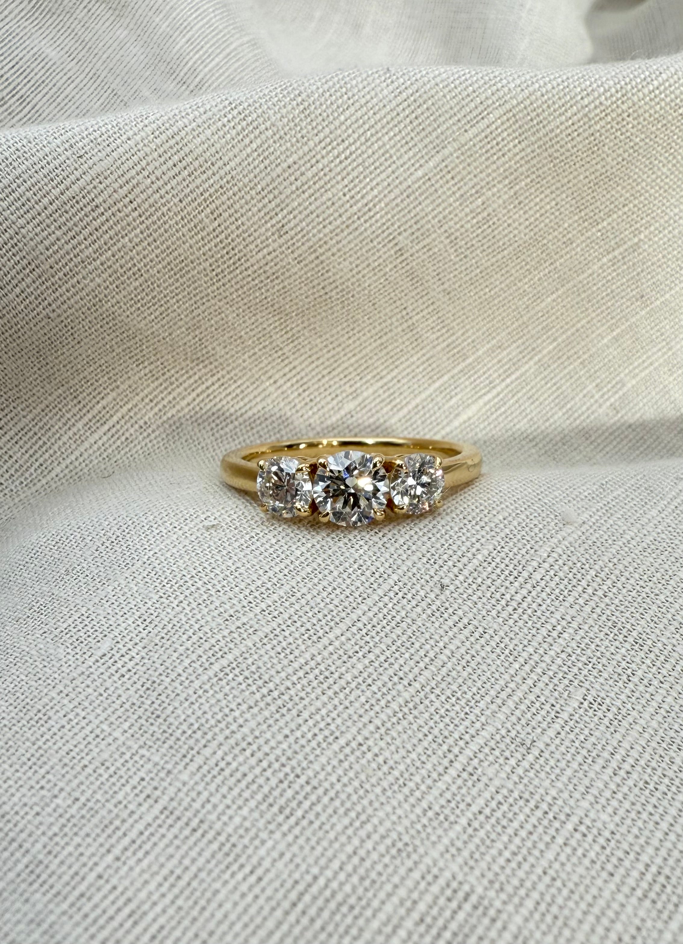 Exquisite 18ct Yellow Gold Diamond Trilogy Ring