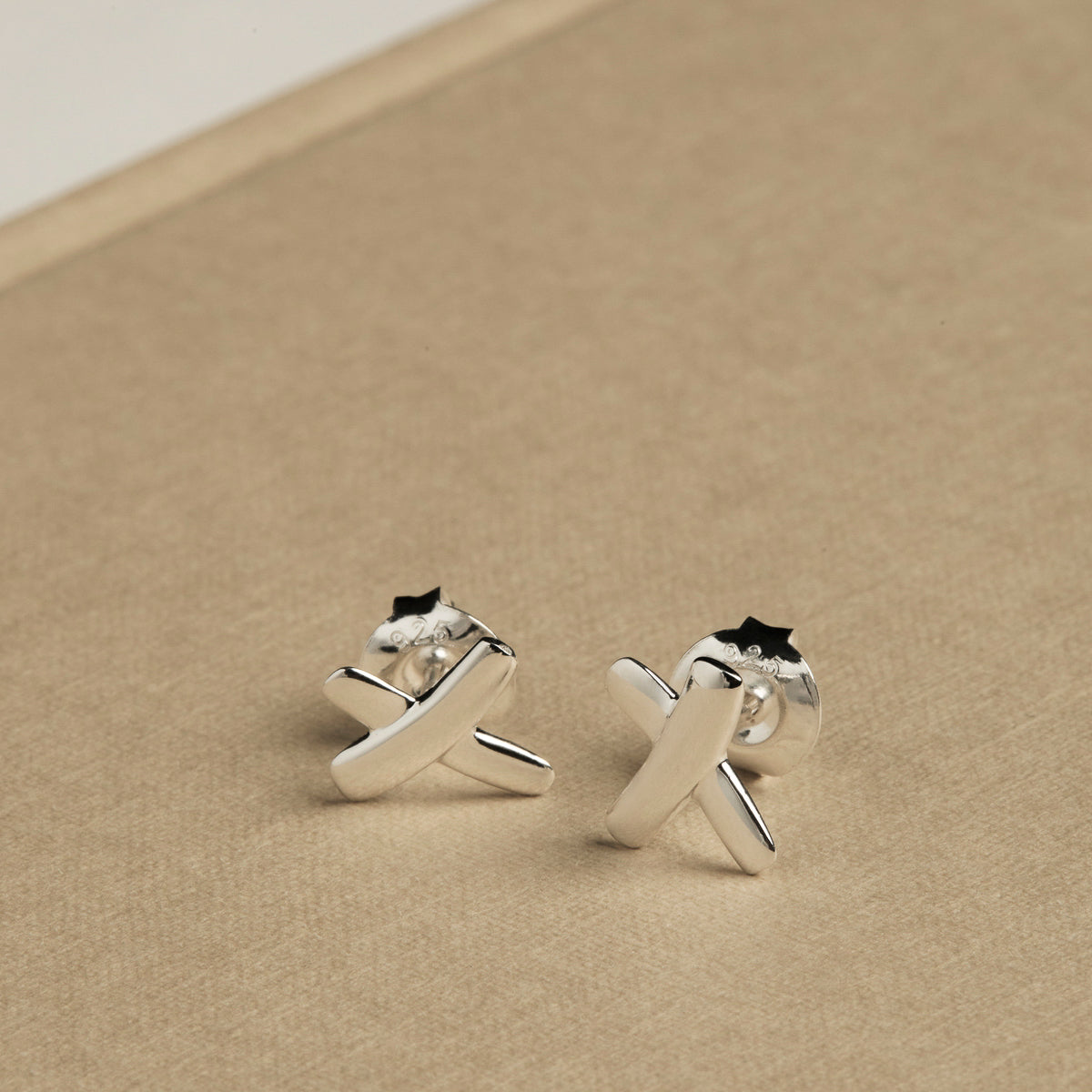 Najo Kiss Silver Stud Earrings