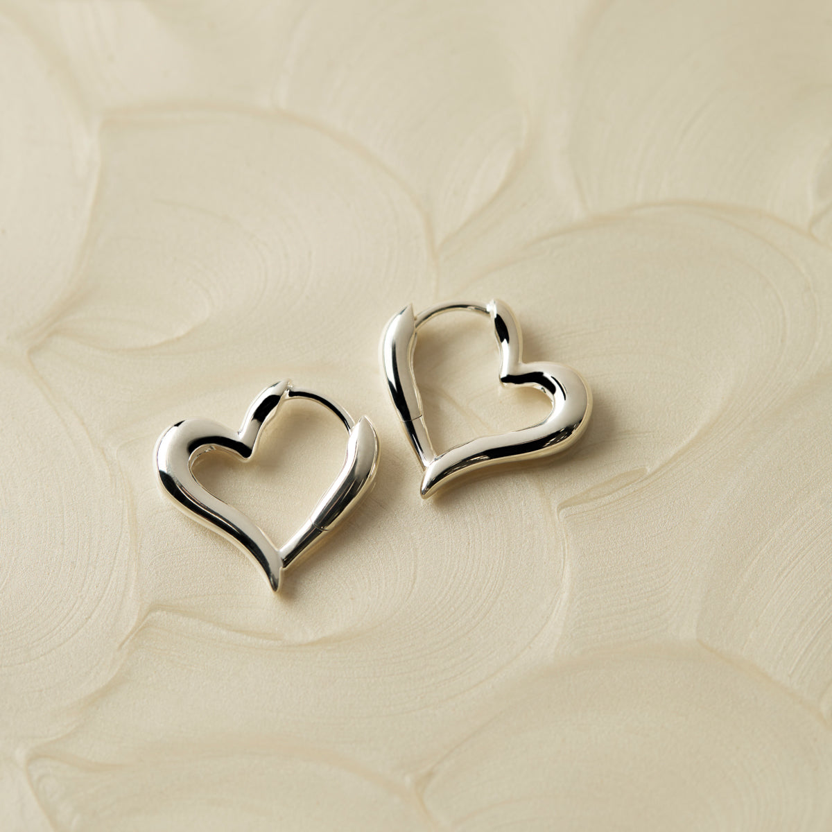 Najo Aphrodite Heart Earrings