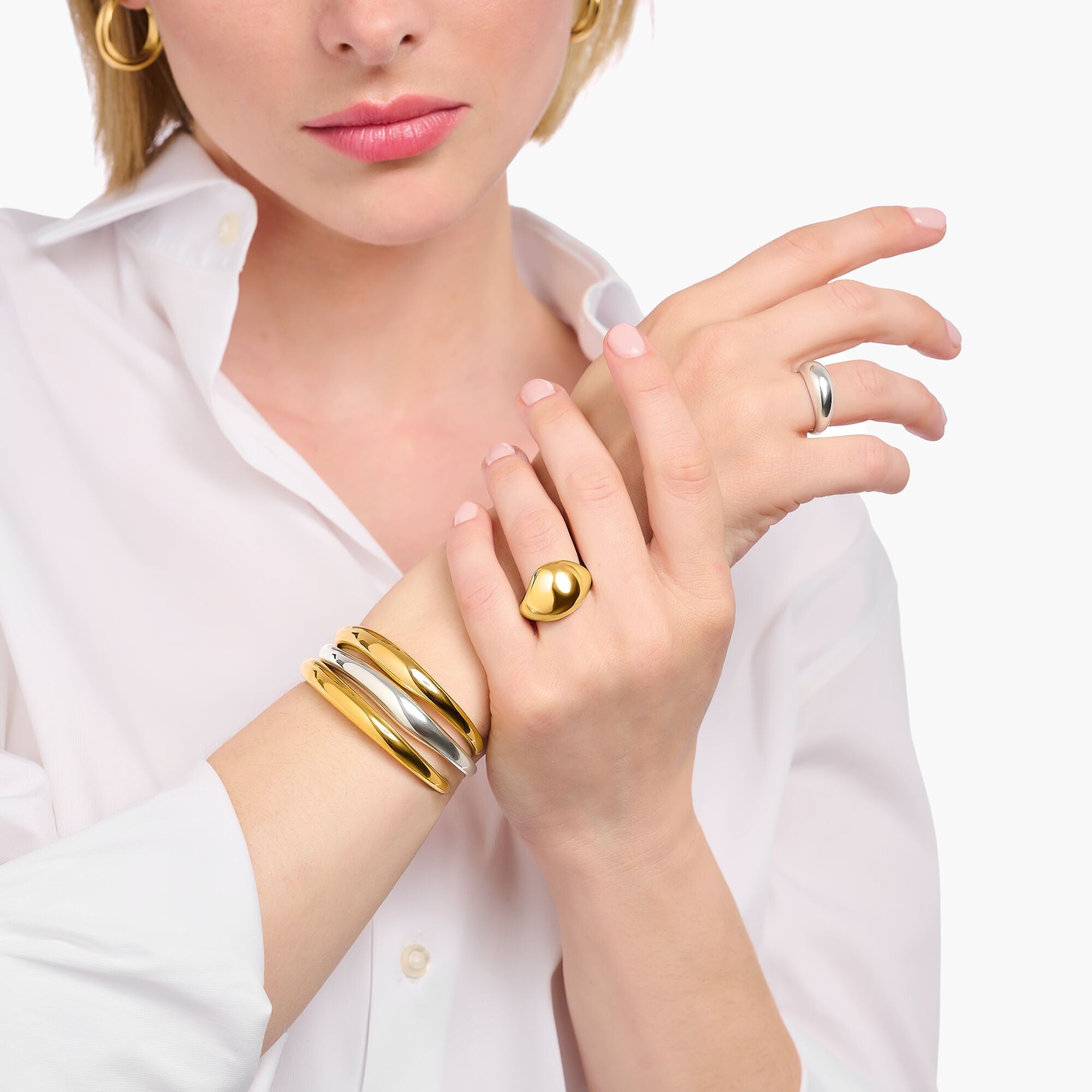 Ring in organic drop-shape gold